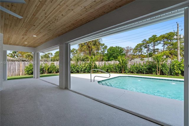 5923 Loxahatchee Pines Drive, Jupiter, FL 33458