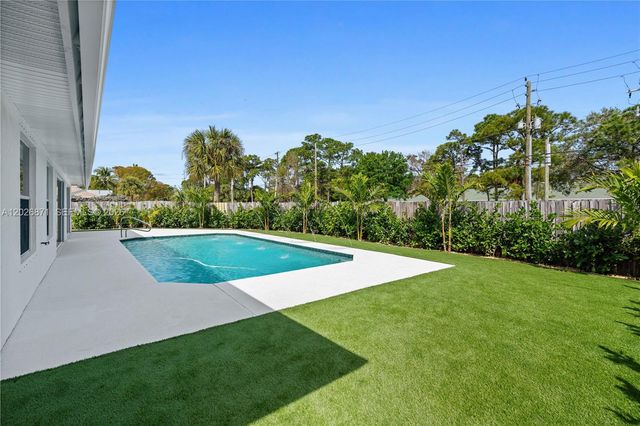 5923 Loxahatchee Pines Drive, Jupiter, FL 33458
