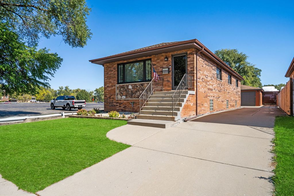 2333 Trumbull Avenue, River Grove, IL 60171