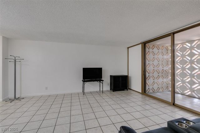 205 East Harmon Avenue 112, Las Vegas, NV 89169