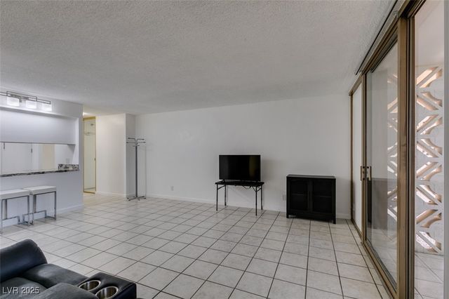205 East Harmon Avenue 112, Las Vegas, NV 89169