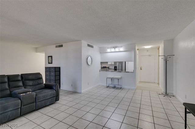 205 East Harmon Avenue 112, Las Vegas, NV 89169