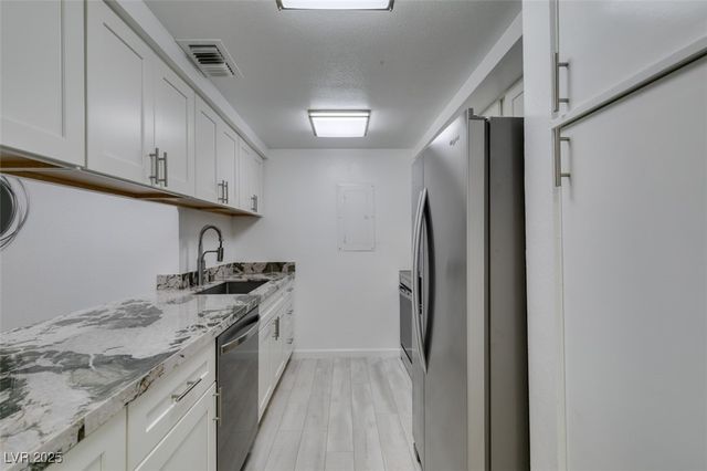 205 East Harmon Avenue 112, Las Vegas, NV 89169