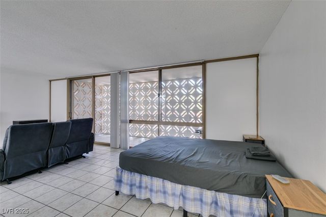 205 East Harmon Avenue 112, Las Vegas, NV 89169