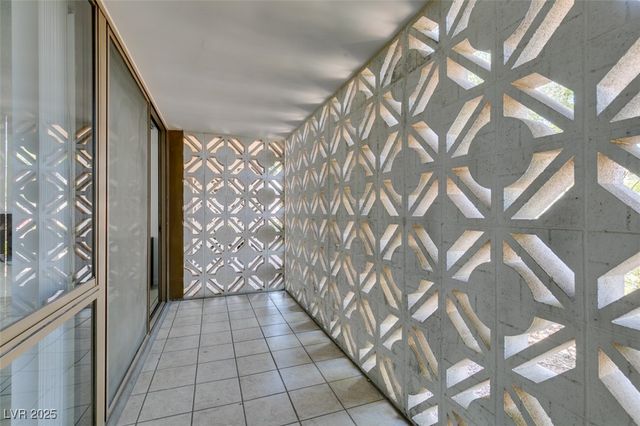 205 East Harmon Avenue 112, Las Vegas, NV 89169