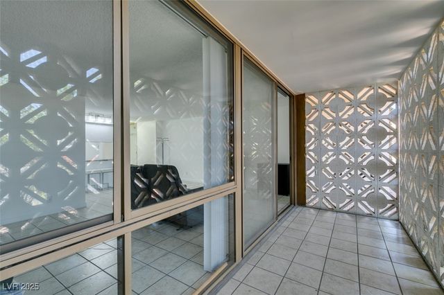 205 East Harmon Avenue 112, Las Vegas, NV 89169