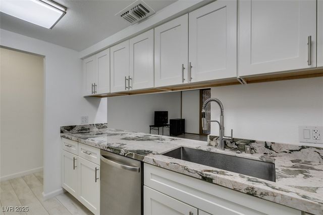 205 East Harmon Avenue 112, Las Vegas, NV 89169