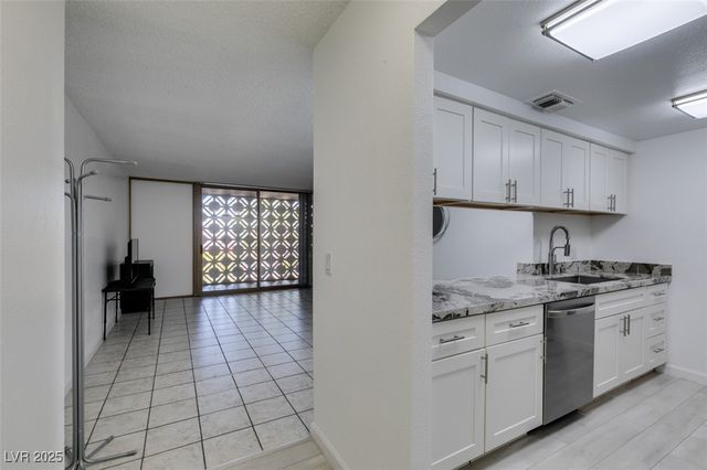 205 East Harmon Avenue 112, Las Vegas, NV 89169