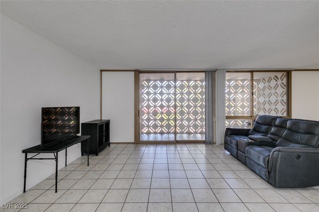 205 East Harmon Avenue 112, Las Vegas, NV 89169