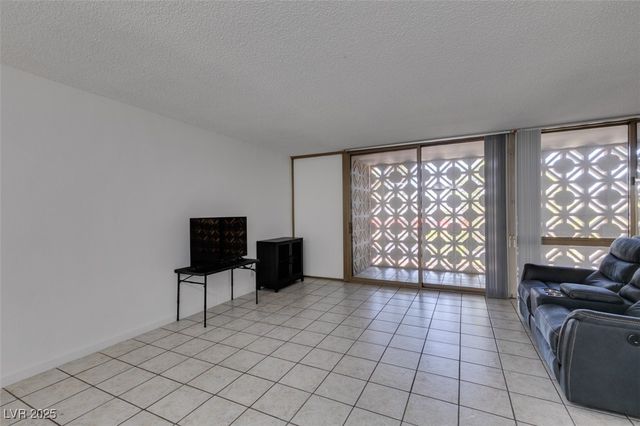 205 East Harmon Avenue 112, Las Vegas, NV 89169