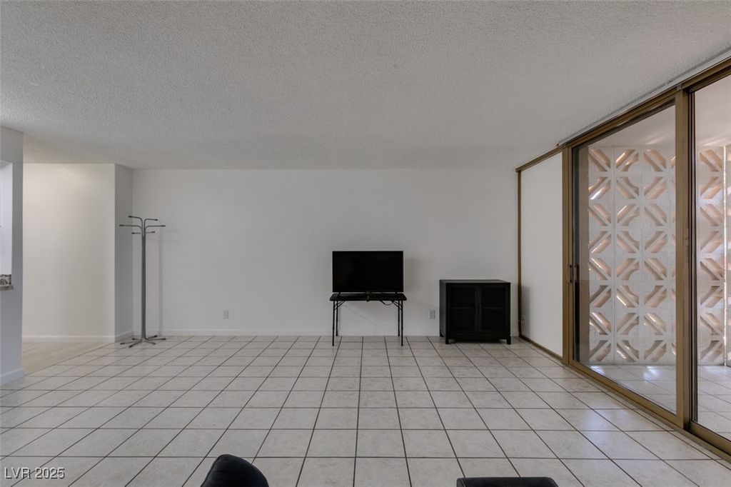 Image 11 of property listing at 205 East Harmon Avenue 112, Las Vegas, NV 89169