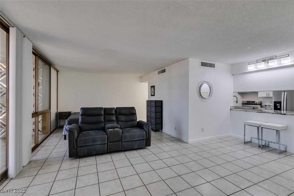 Image 15 of property listing at 205 East Harmon Avenue 112, Las Vegas, NV 89169