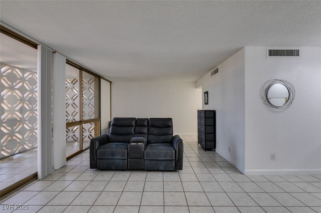 Image 16 of property listing at 205 East Harmon Avenue 112, Las Vegas, NV 89169
