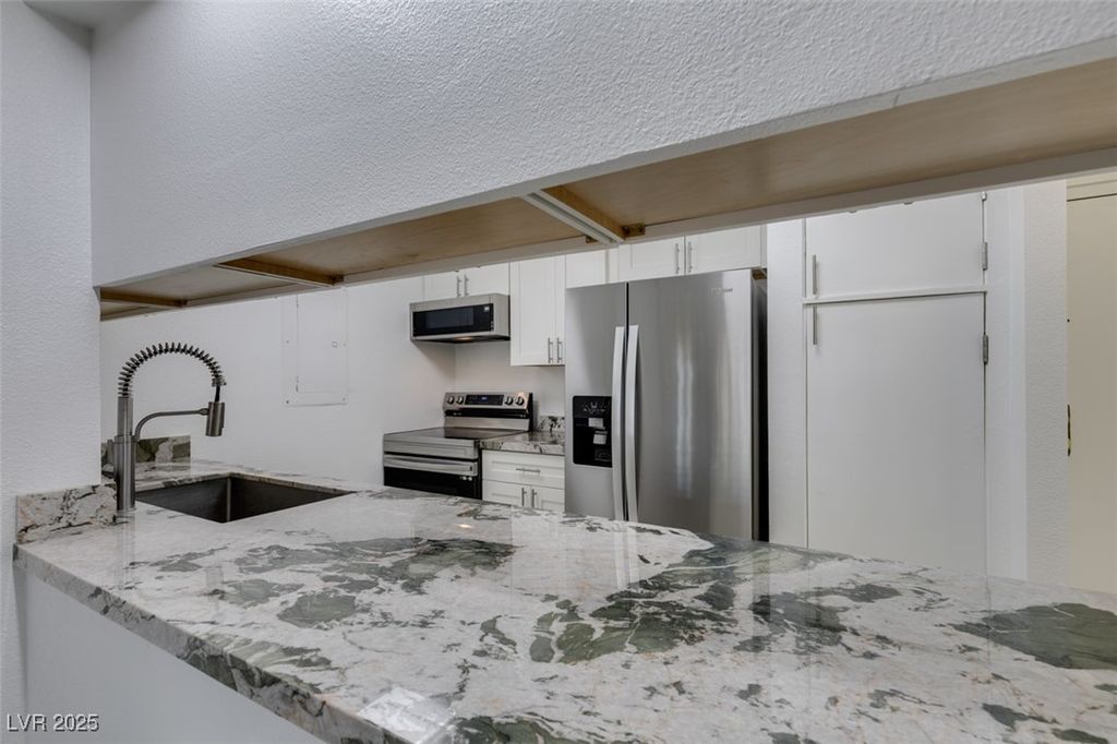 Image 20 of property listing at 205 East Harmon Avenue 112, Las Vegas, NV 89169