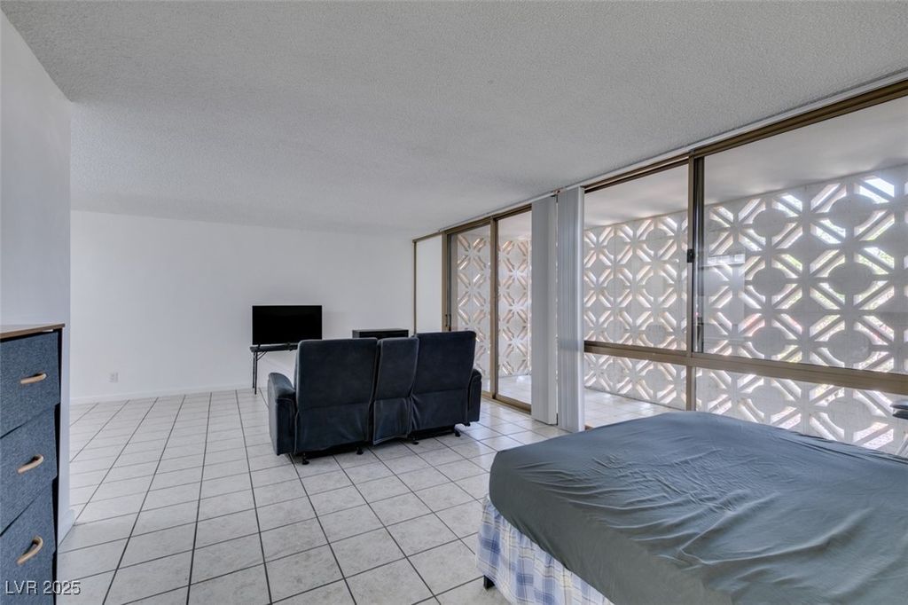 Image 24 of property listing at 205 East Harmon Avenue 112, Las Vegas, NV 89169