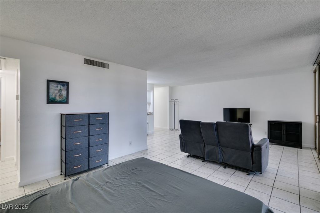 Image 25 of property listing at 205 East Harmon Avenue 112, Las Vegas, NV 89169