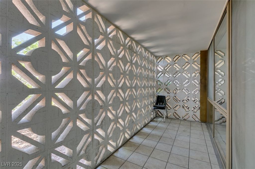 Image 28 of property listing at 205 East Harmon Avenue 112, Las Vegas, NV 89169