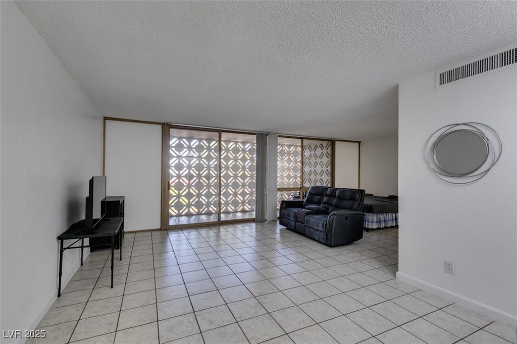 Image 6 of property listing at 205 East Harmon Avenue 112, Las Vegas, NV 89169