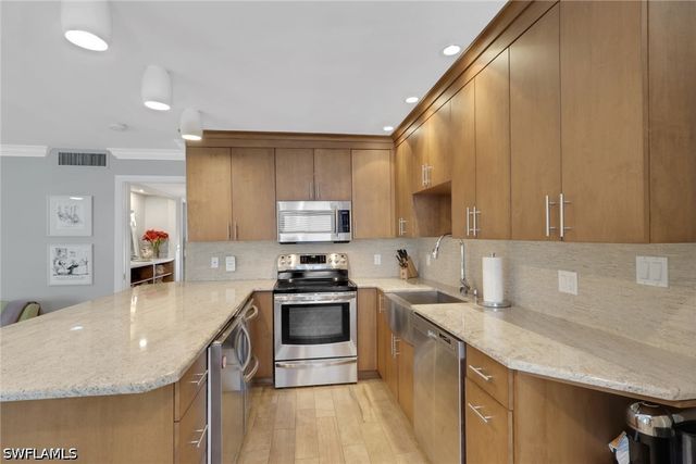 638 7th AVE S B638, Naples, FL 34102