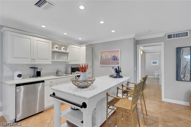 638 7th AVE S B638, Naples, FL 34102