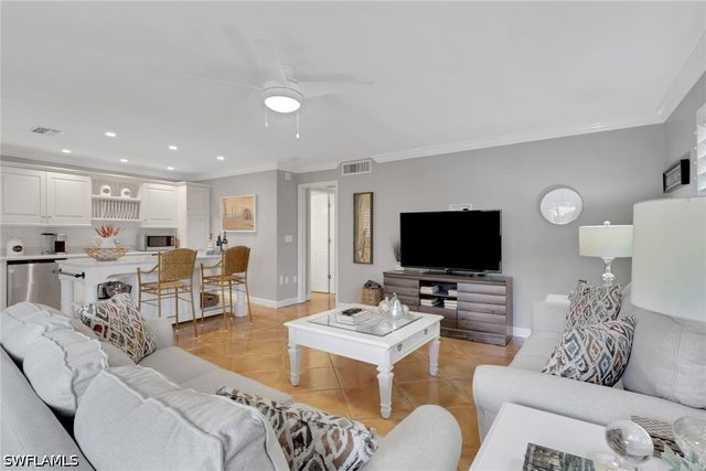 638 7th AVE S B638, Naples, FL 34102