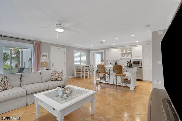 638 7th AVE S B638, Naples, FL 34102