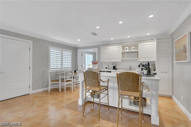 638 7th AVE S B638, Naples, FL 34102