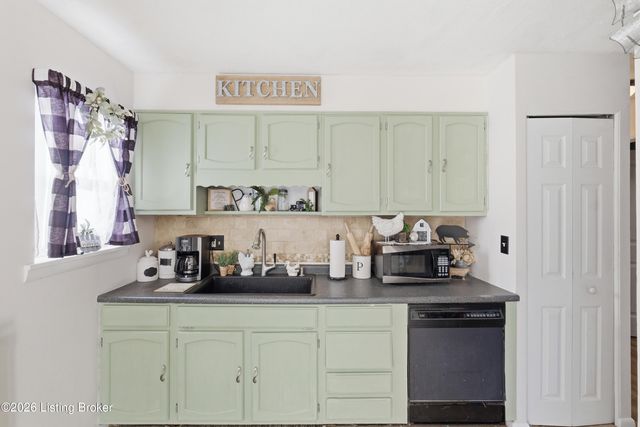 9905 McNeely Lake Dr, Louisville, KY 40229