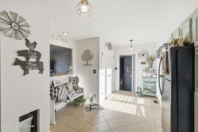 9905 McNeely Lake Dr, Louisville, KY 40229