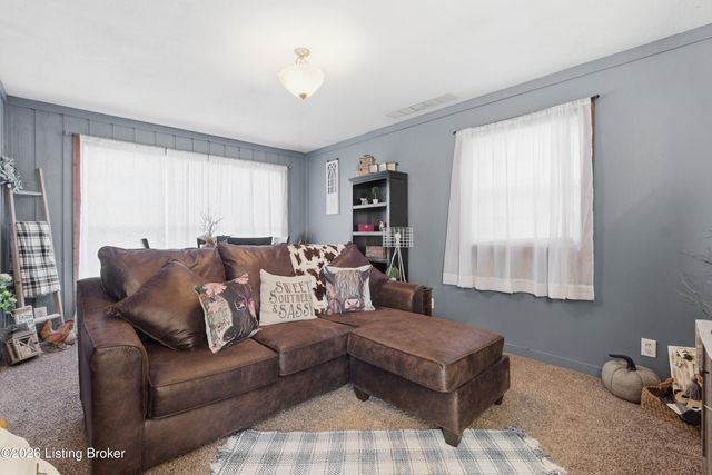 9905 McNeely Lake Dr, Louisville, KY 40229