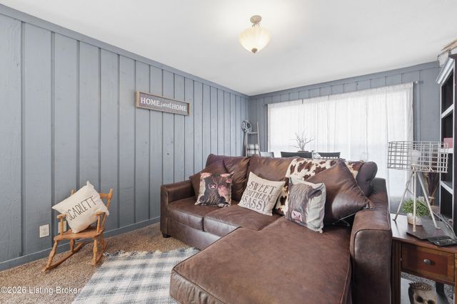 9905 McNeely Lake Dr, Louisville, KY 40229