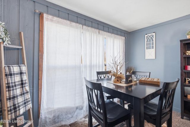 9905 McNeely Lake Dr, Louisville, KY 40229