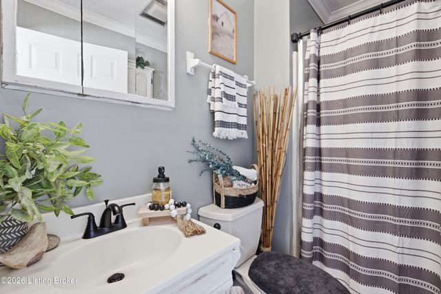 9905 McNeely Lake Dr, Louisville, KY 40229