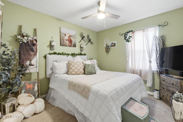 9905 McNeely Lake Dr, Louisville, KY 40229