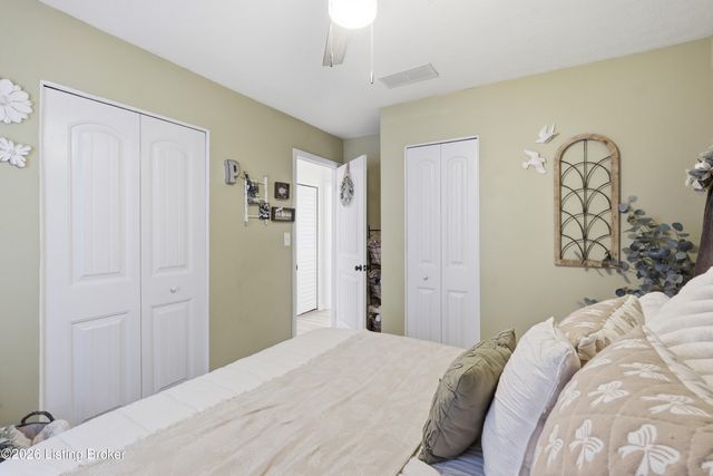 9905 McNeely Lake Dr, Louisville, KY 40229