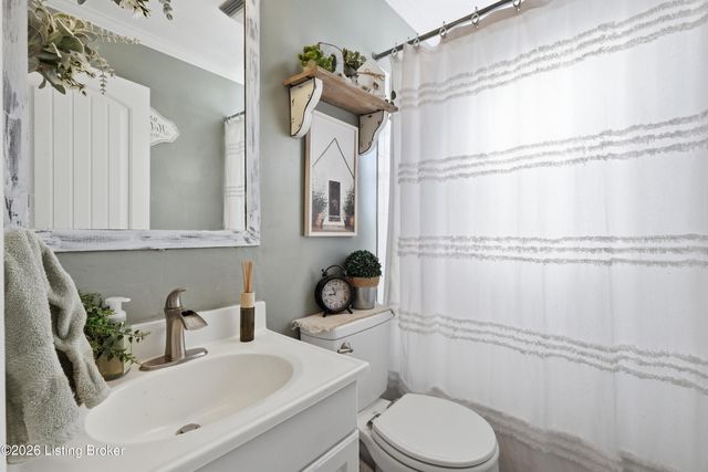 9905 McNeely Lake Dr, Louisville, KY 40229