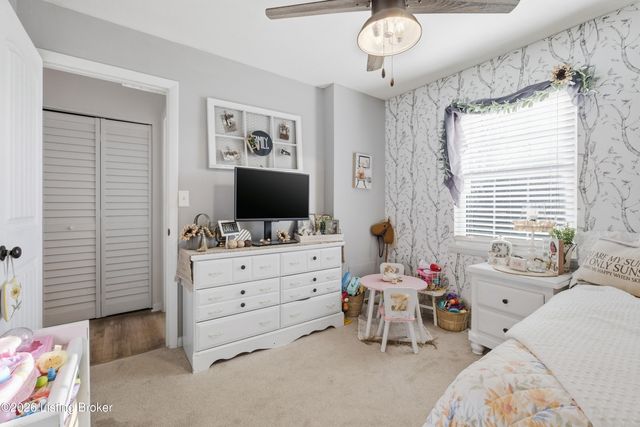 9905 McNeely Lake Dr, Louisville, KY 40229