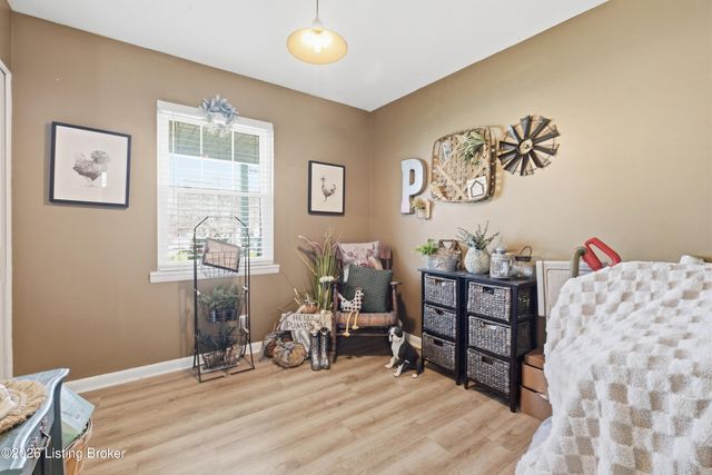 9905 McNeely Lake Dr, Louisville, KY 40229