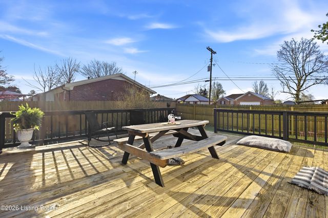 9905 McNeely Lake Dr, Louisville, KY 40229