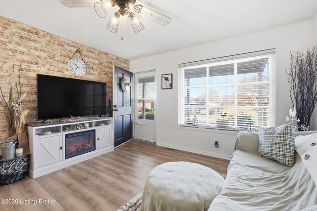 9905 McNeely Lake Dr, Louisville, KY 40229