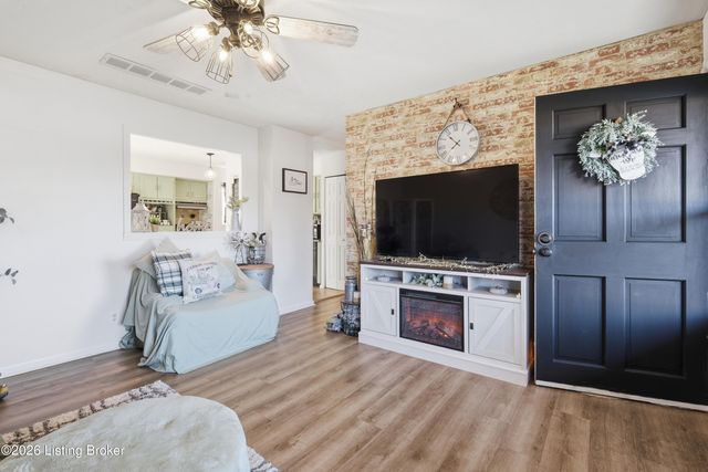 9905 McNeely Lake Dr, Louisville, KY 40229