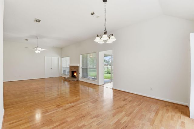 2739 S Peach Hollow Circle, Pearland, TX 77584