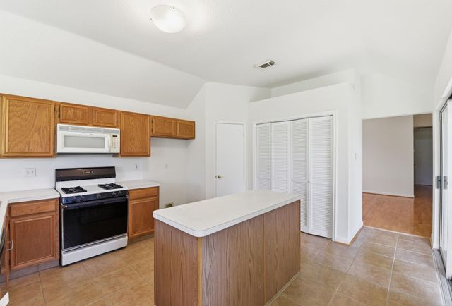 2739 S Peach Hollow Circle, Pearland, TX 77584
