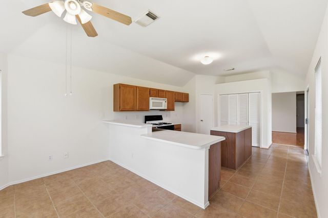 2739 S Peach Hollow Circle, Pearland, TX 77584