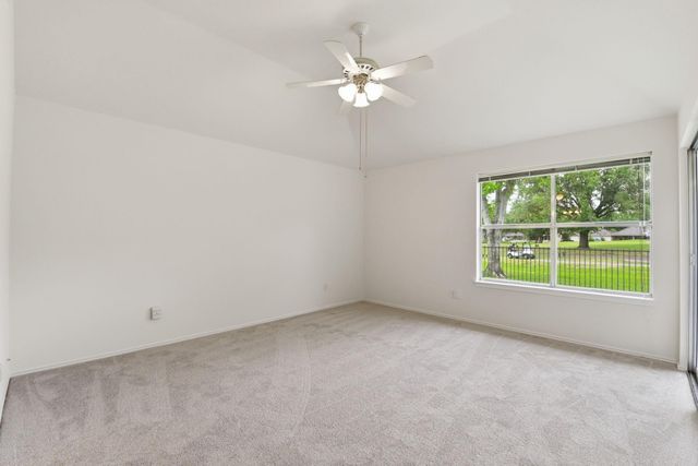2739 S Peach Hollow Circle, Pearland, TX 77584
