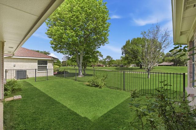 2739 S Peach Hollow Circle, Pearland, TX 77584