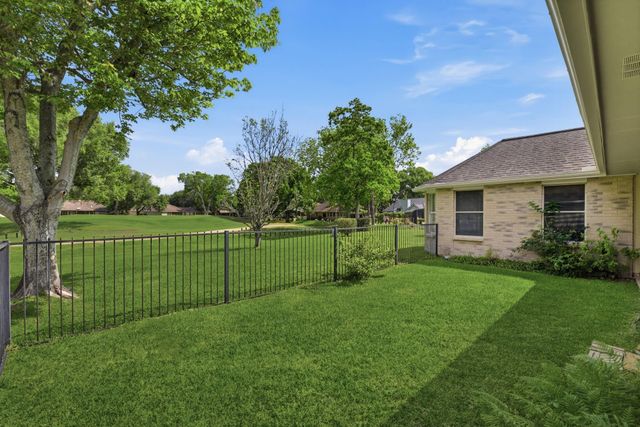 2739 S Peach Hollow Circle, Pearland, TX 77584