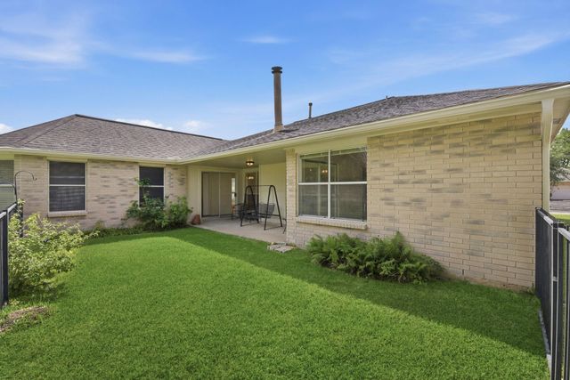 2739 S Peach Hollow Circle, Pearland, TX 77584