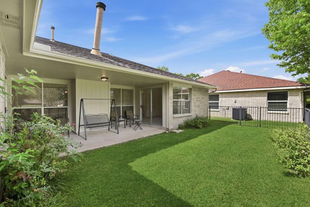 2739 S Peach Hollow Circle, Pearland, TX 77584