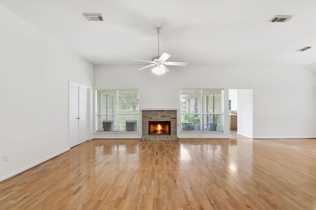 2739 S Peach Hollow Circle, Pearland, TX 77584